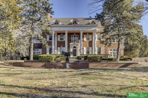 6300 Dodge St, Omaha, NE 68132