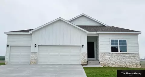 6317 Centennial Rd, Papillion, NE 68046