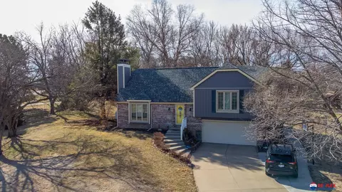 1405 Cessna Ln, Lincoln, NE 68527