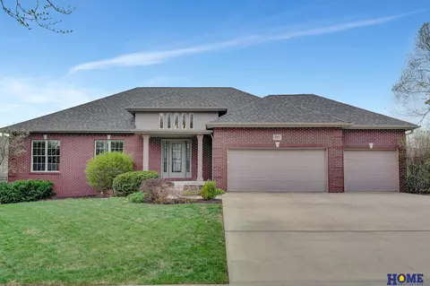 7915 Katrina Ln, Lincoln, NE 68512