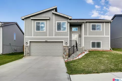 7904 N 84 St, Omaha, NE 68122