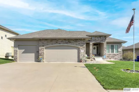 6808 N 159 St, Omaha, NE 68116