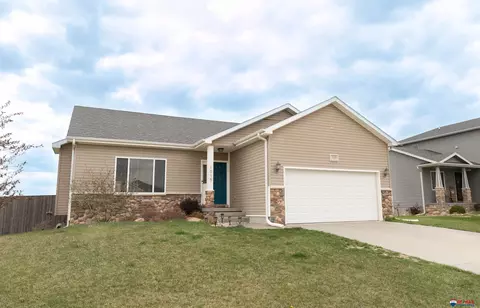 1015 Cyprus Blvd, Hickman, NE 68372
