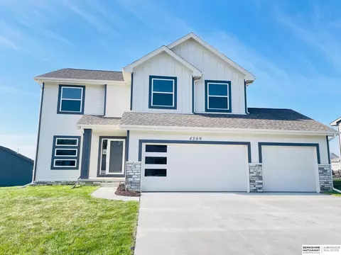 4309 Barksdale Dr, Bellevue, NE 68123