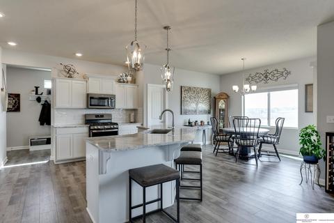 4610 N 180 Avenue Cir, Elkhorn, NE 68022