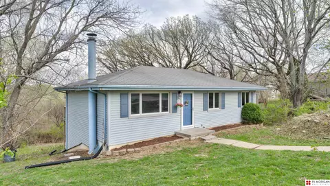 2214 Beaver Lake Blvd, Plattsmouth, NE 68048
