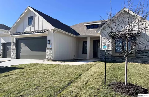 11510 S 117 Ave, Papillion, NE 68046