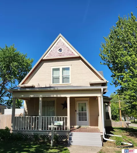 623 N 11th St, Beatrice, NE 68310