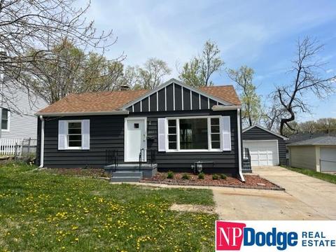 2813 S 40 St, Omaha, NE 68105