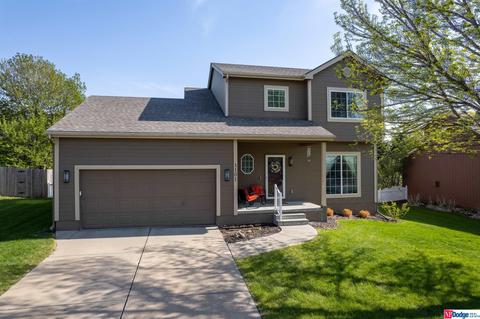 1101 Fenwick St, Papillion, NE 68046
