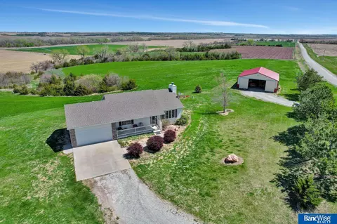 61106 732 Rd, Sterling, NE 68443