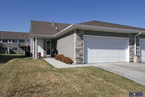 8249 Flintlock St, Lincoln, NE 68526