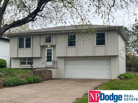 1723 N 105 St, Omaha, NE 68114