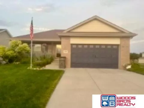 2304 NW 44th St, Lincoln, NE 68528