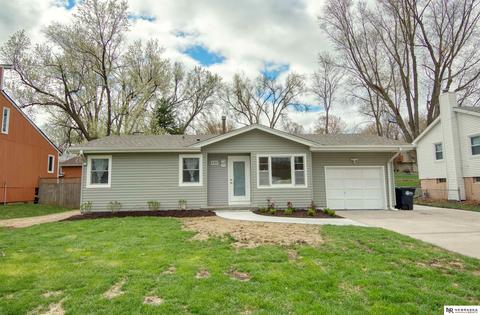 8721 Hamilton St, Omaha, NE 68114