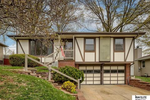 2714 Bonnie St, Bellevue, NE 68147