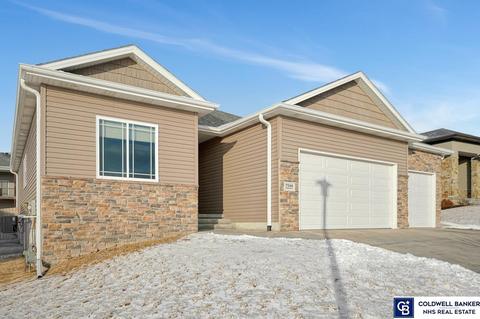 7344 Dempster Dr, Lincoln, NE 68516