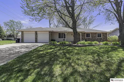 5715 S 93rd St, Omaha, NE 68127