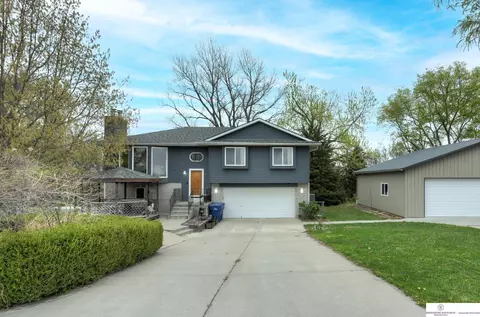 13609 Wallace Dr, Plattsmouth, NE 68048
