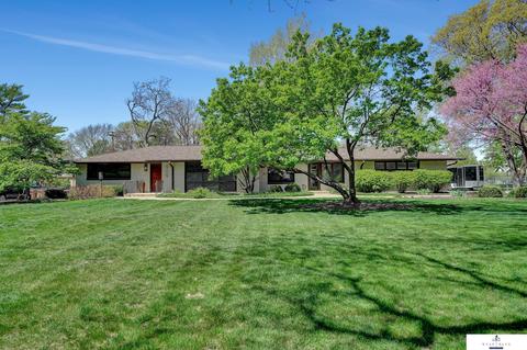 909 Fall Creek Rd, Lincoln, NE 68510