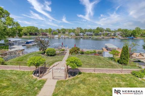 832 Beaver Lake Blvd, Plattsmouth, NE 68048