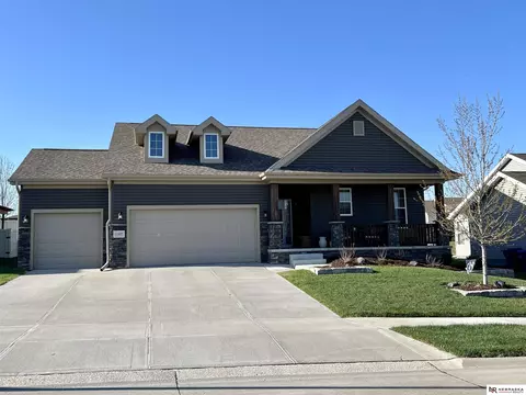 11605 Glenn St, Papillion, NE 68046