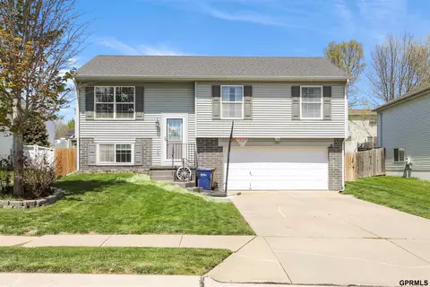 3102 Jason Cir, Bellevue, NE 68123