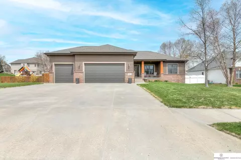 16016 N 2nd St, Bennington, NE 68007