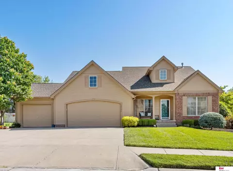 18204 Harney St, Elkhorn, NE 68022