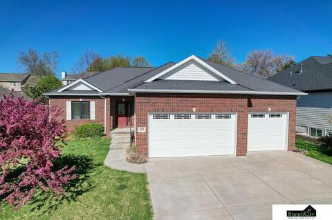 2715 Docs Dr, Lincoln, NE 68507