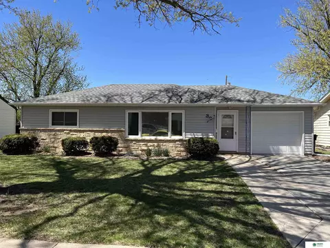 32 Arbor Ct, York, NE 68467