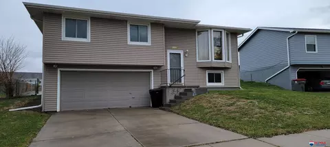 4915 W Partridge Ln, Lincoln, NE 68528