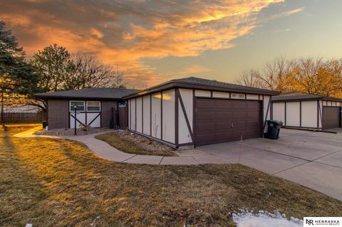 5263 Goldenrod Cir, Lincoln, NE 68512