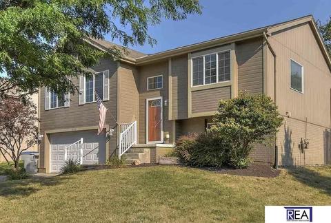 20902 Maple Cir, Gretna, NE 68028