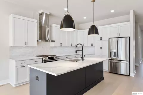 1017 S 90 Ct, Omaha, NE 68114