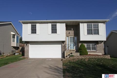2907 NW 9th St, Lincoln, NE 68521
