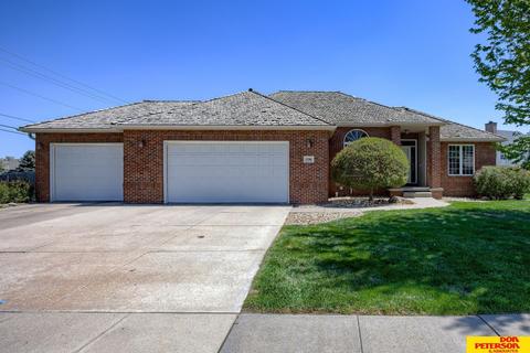 1536 Maplewood Dr, Fremont, NE 68025