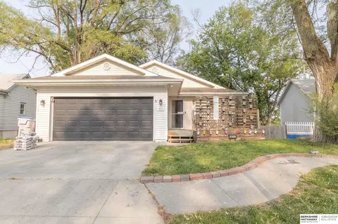 517 S 6th St, Plattsmouth, NE 68048