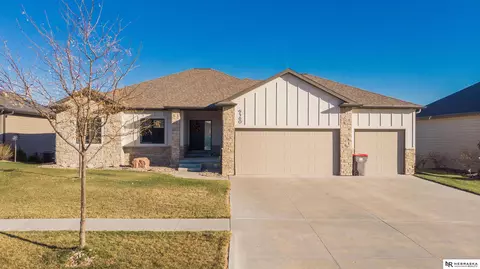 9560 S 32nd St, Lincoln, NE 68516