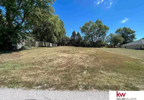 1213 Beaver Lake Blvd, Plattsmouth, NE 68048