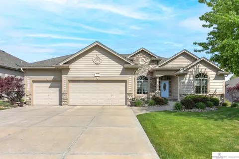 15814 Curtis Ave, Omaha, NE 68116