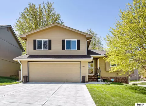 10427 Newport Ave, Omaha, NE 68122