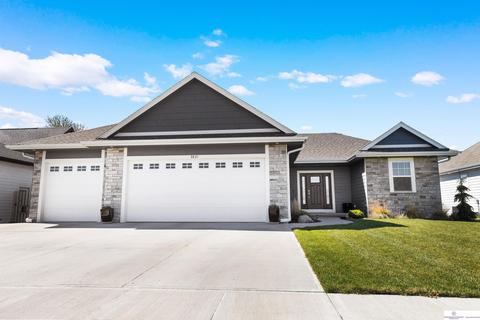 2831 Brooks Hollow Dr, Fremont, NE 68025