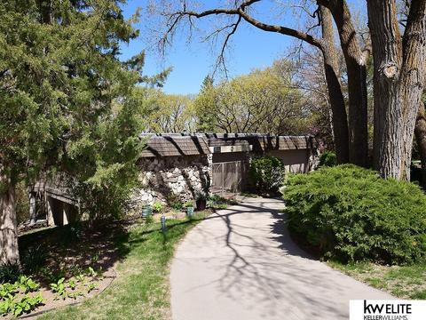 1030 Skyline Dr, Omaha, NE 68022