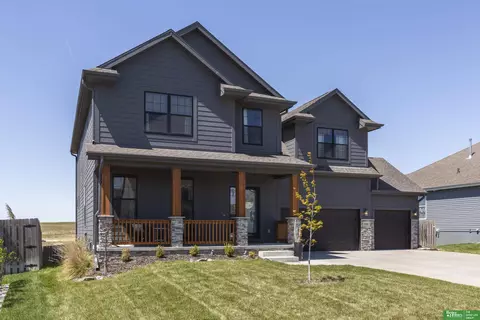 8046 Kilpatrick Pkwy, Bennington, NE 68007
