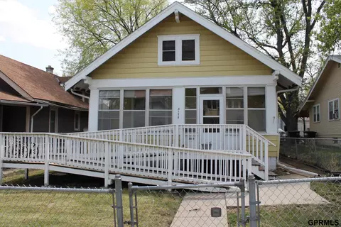 3177 Larimore Ave, Omaha, NE 68104