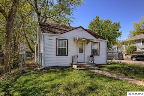 3928 44th St, Omaha, NE 68111