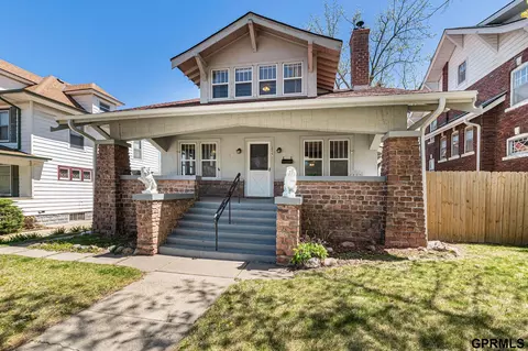 2227 S 32 Ave, Omaha, NE 68105