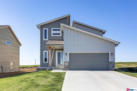 17527 Tucker St, Bennington, NE 68007