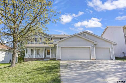 2105 Pilgrim Dr, Bellevue, NE 68123